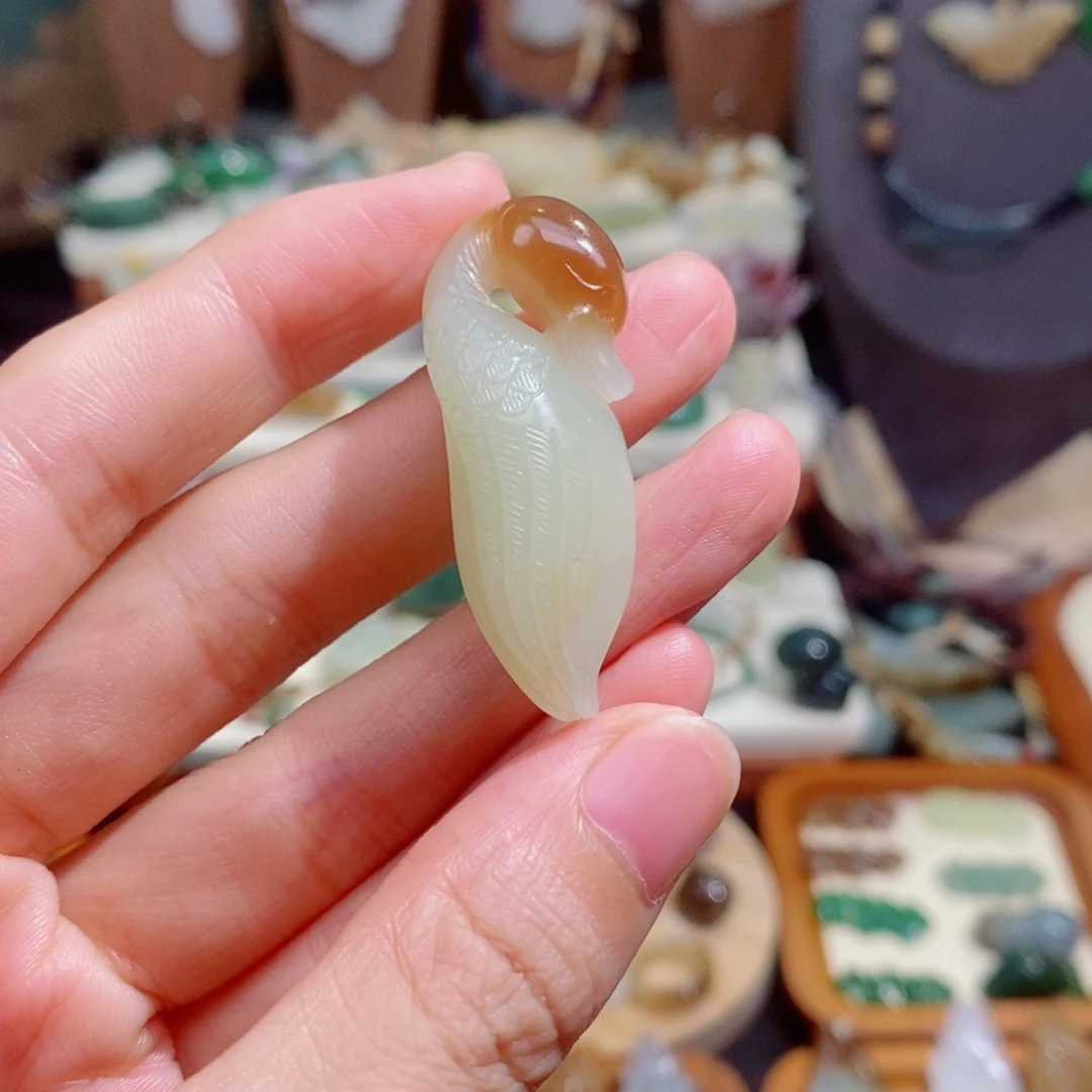 南***K和田玉未镶嵌颈饰