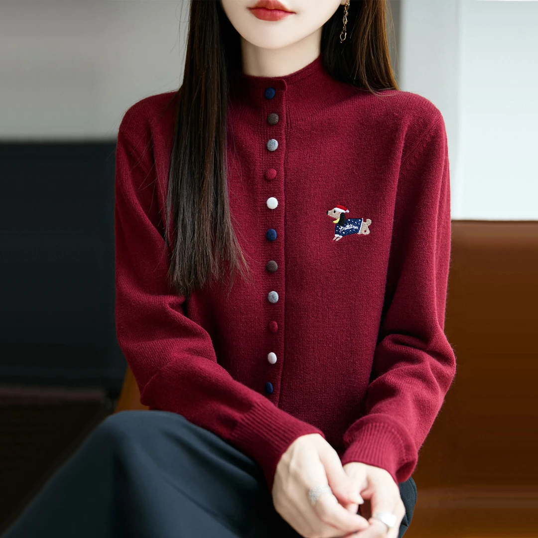 秋季新款彩扣加厚刺绣羊毛外搭上衣女红色洋气减龄外套针织衫潮