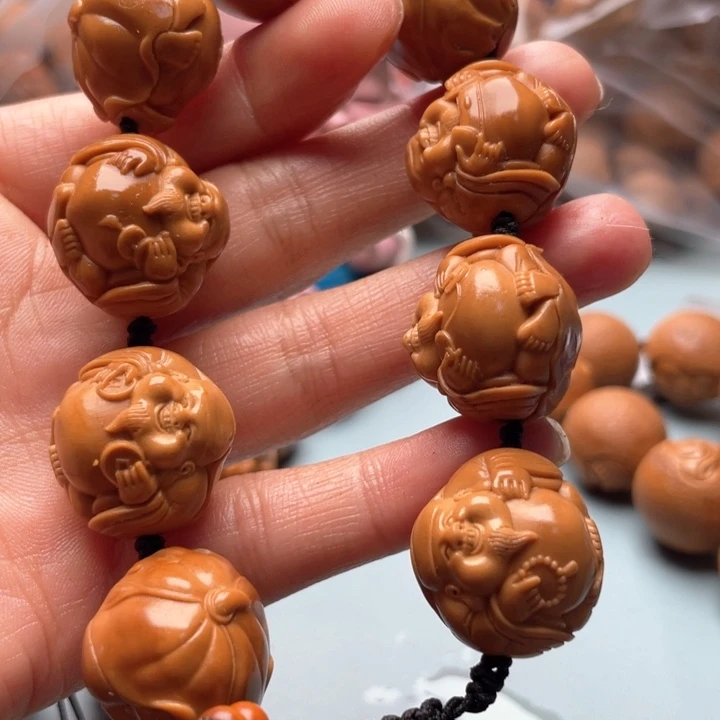 橄榄核吊坠往**风雕刻艺术