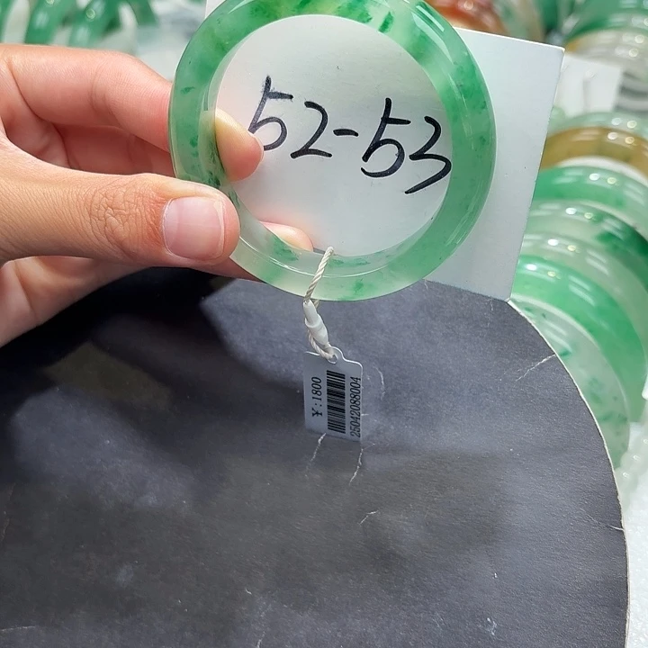未镶嵌手镯石英质玉（非洲翠）