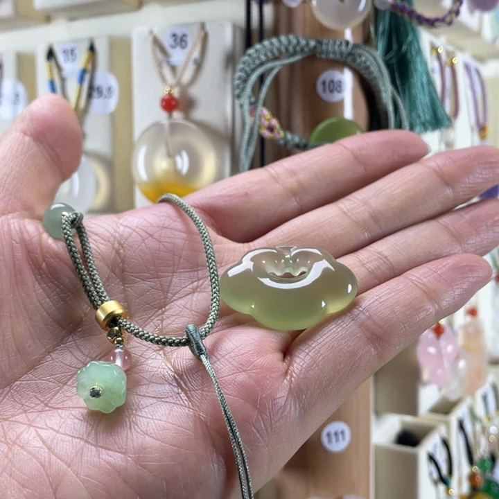 玛瑙/玉髓颈饰未镶嵌戲**立