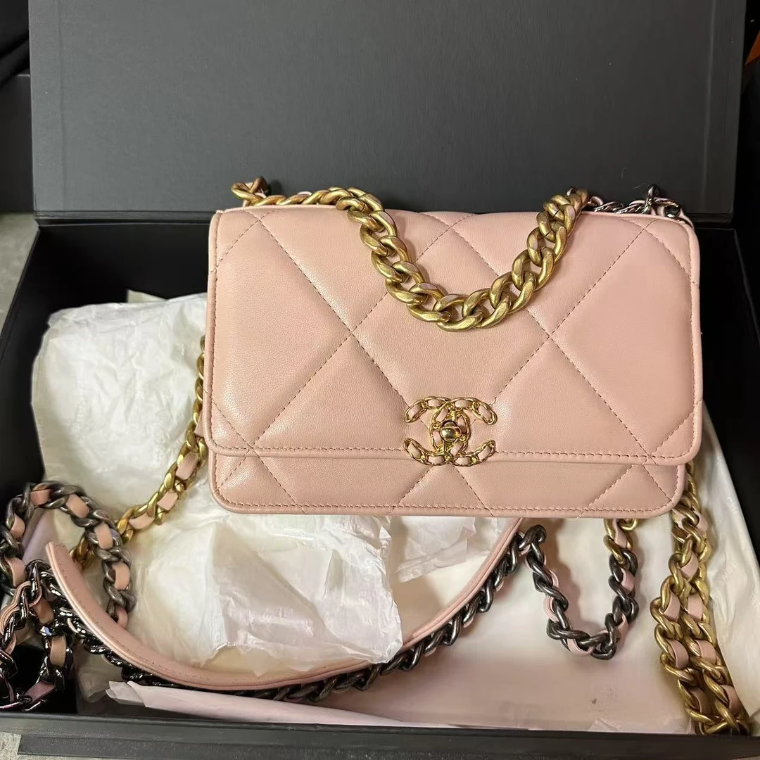 99新 Chanel/香奈儿 飞小雨Fisoy/粉色19BAG WOC新款书包扣
