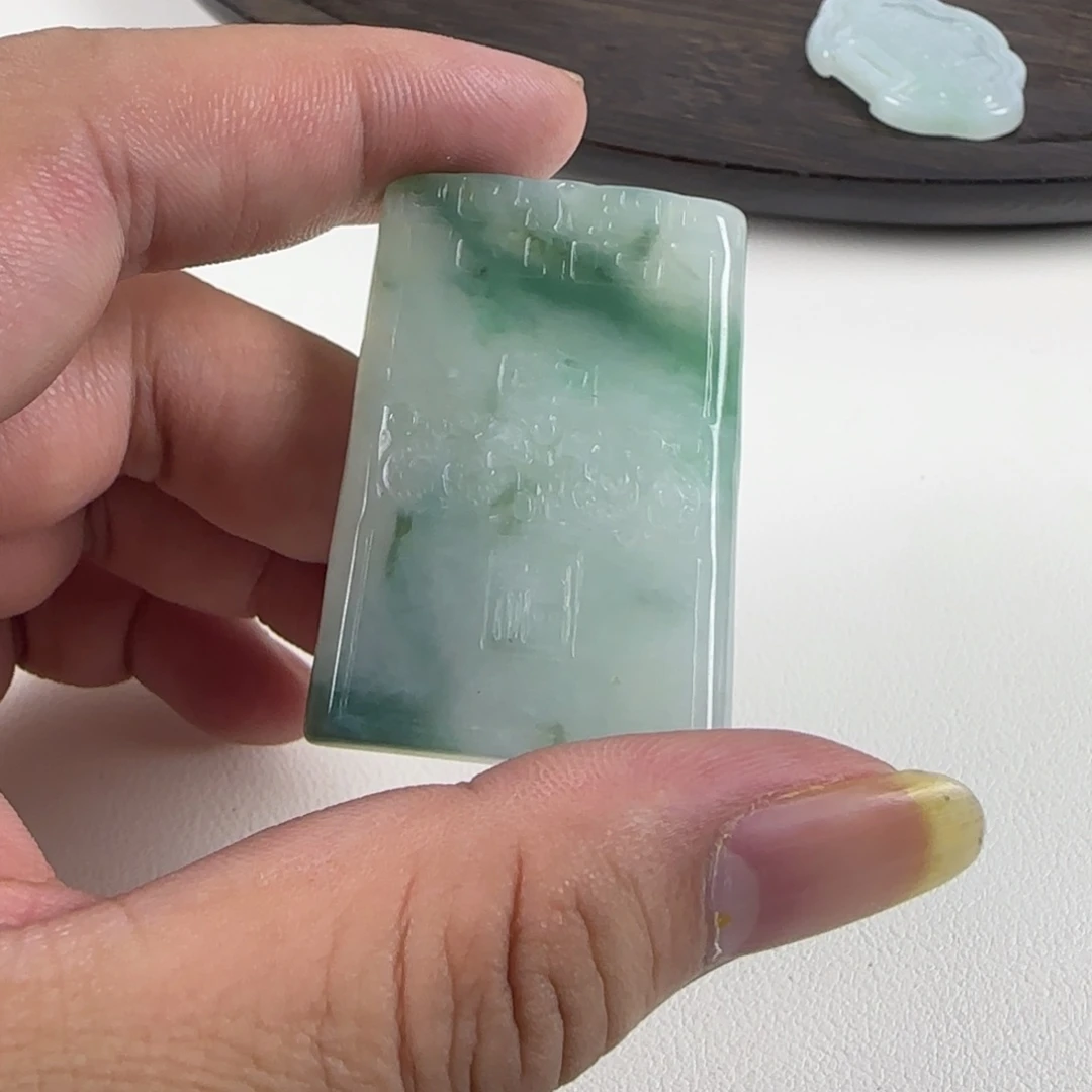 翡翠未镶嵌颈饰无事牌