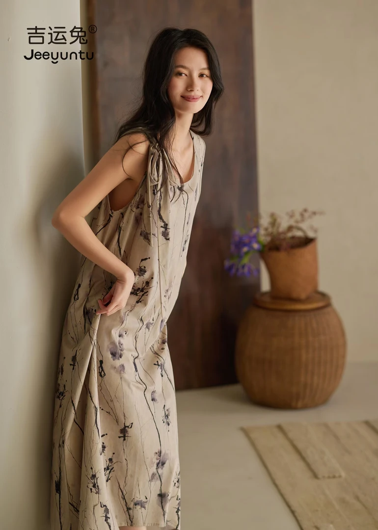 吉运兔春夏宽肩背心睡裙