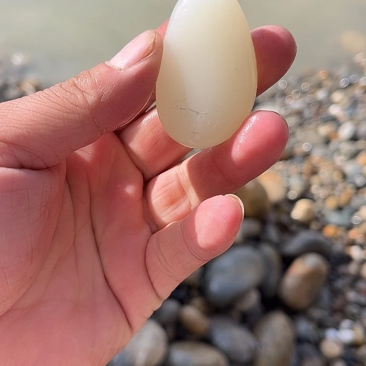 和田玉（糖玉）未镶嵌珠宝奇石