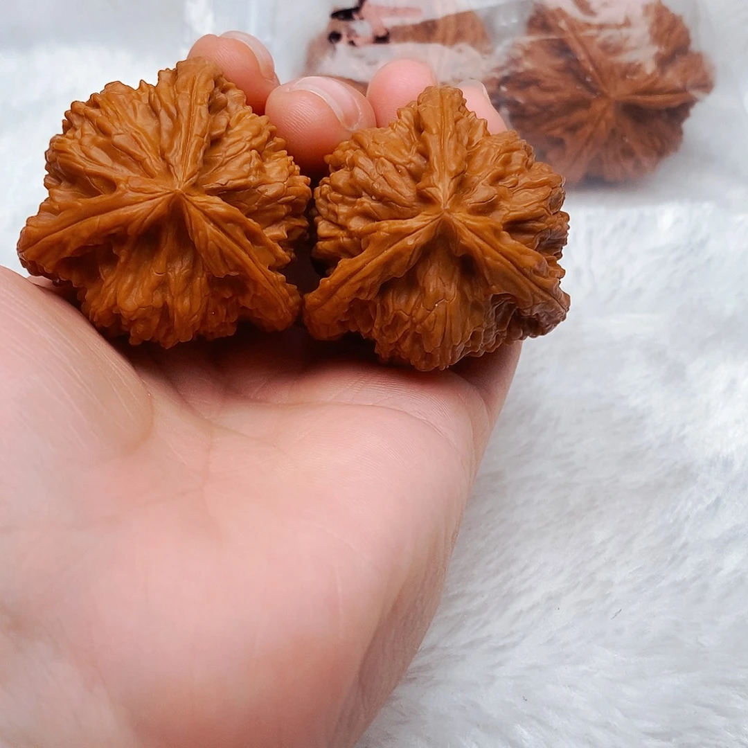 @***佪文玩核桃吊坠三棱