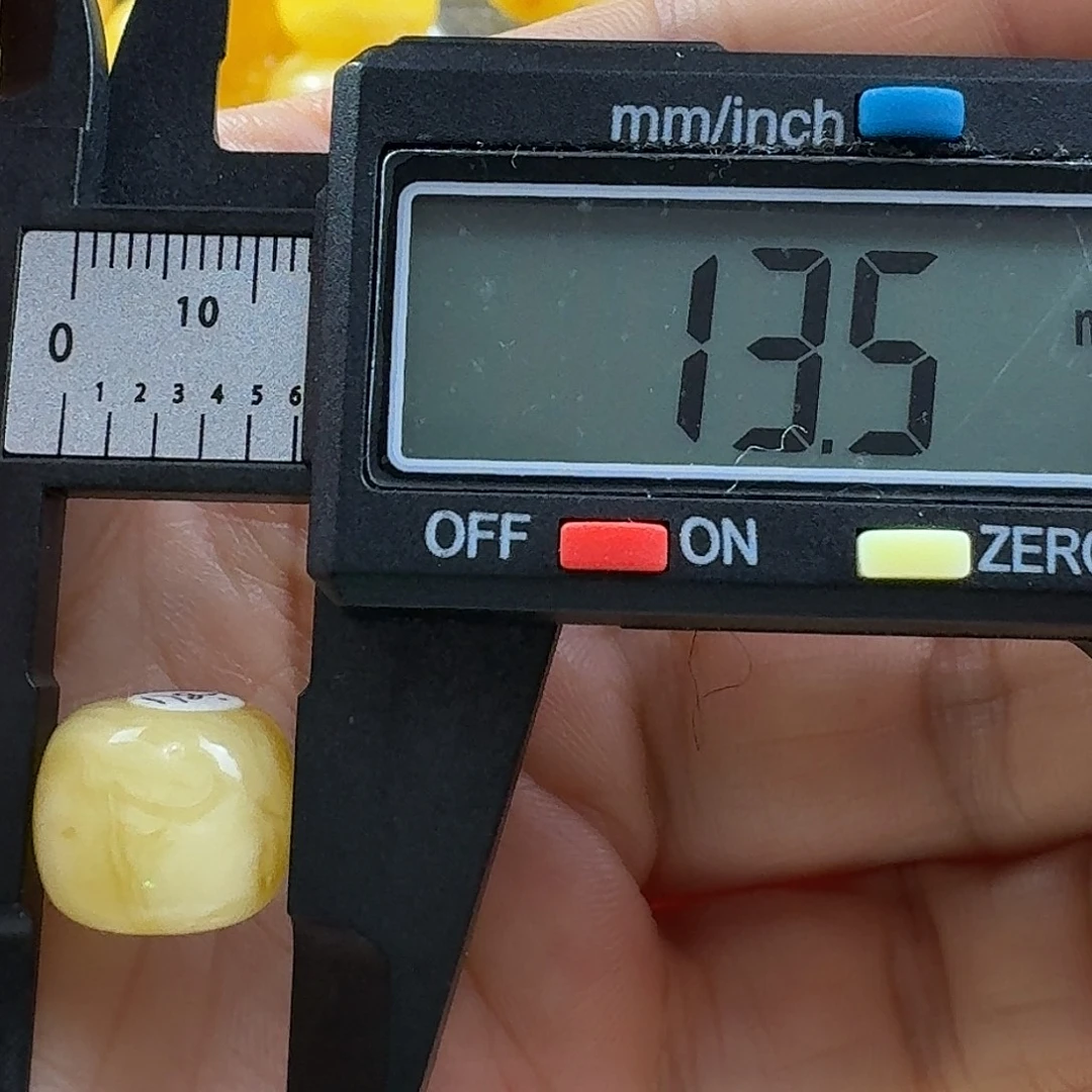 蜜蜡未镶嵌裸石45