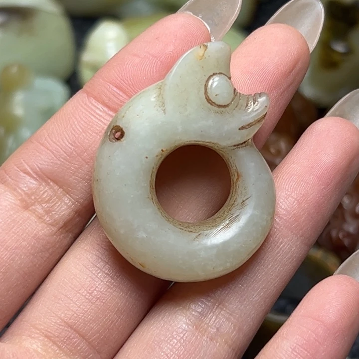 颈饰未镶嵌和田玉（白玉）
