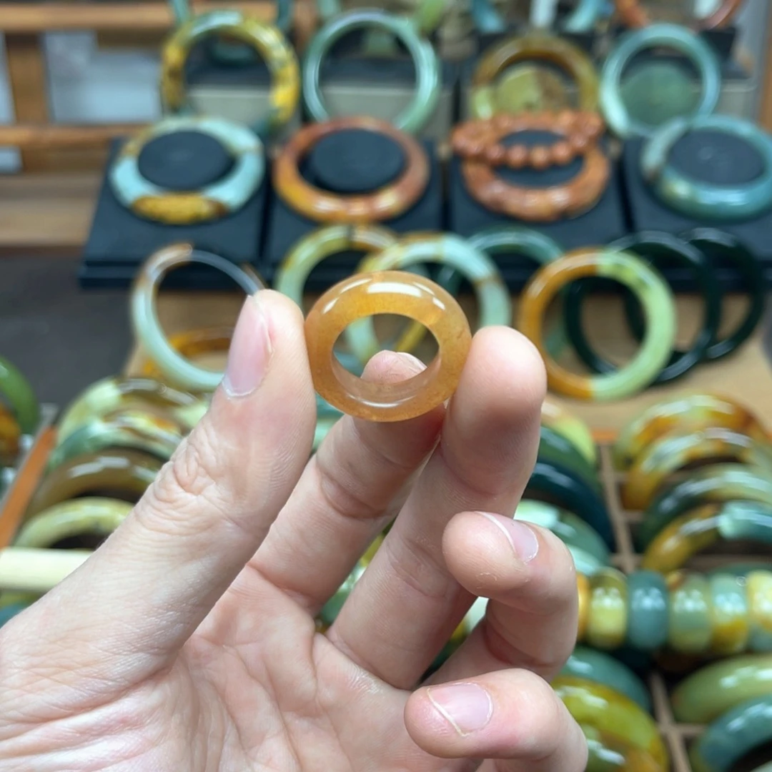 蛇纹石玉戒圈未镶嵌吴***呢