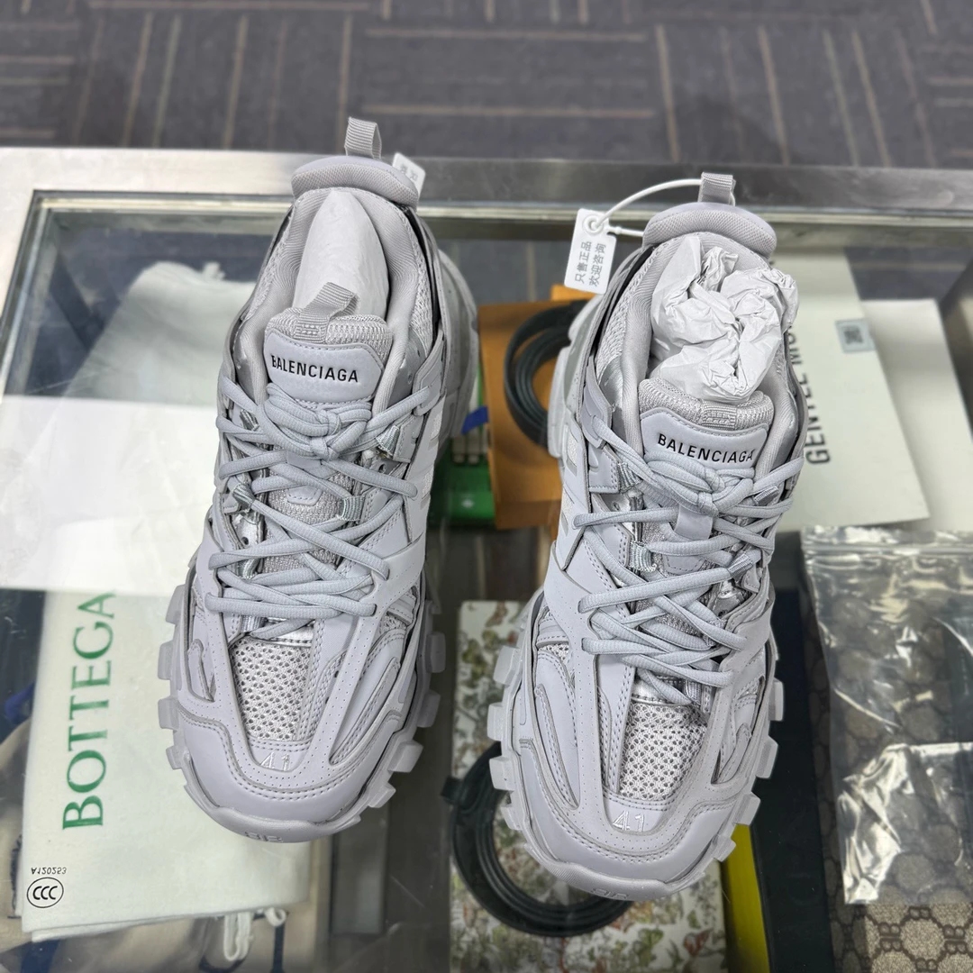 全新未使用 Balenciaga/巴黎世家 TRACK老爹鞋原盒尺码41 YH18405