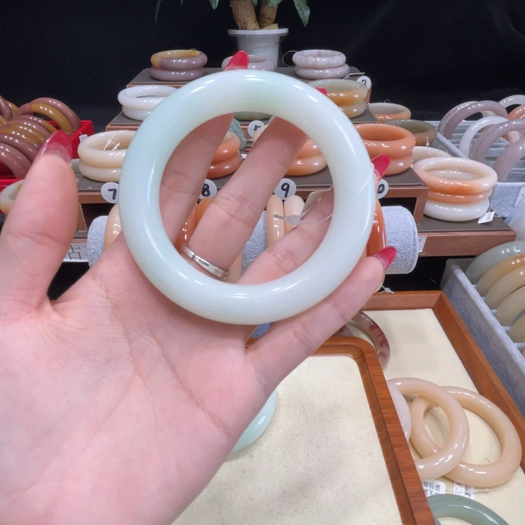 猫***球石英质玉未镶嵌手镯