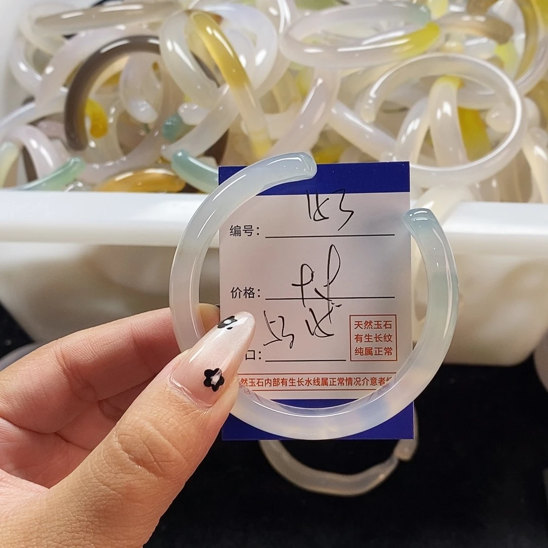 玛瑙/玉髓手镯未镶嵌150