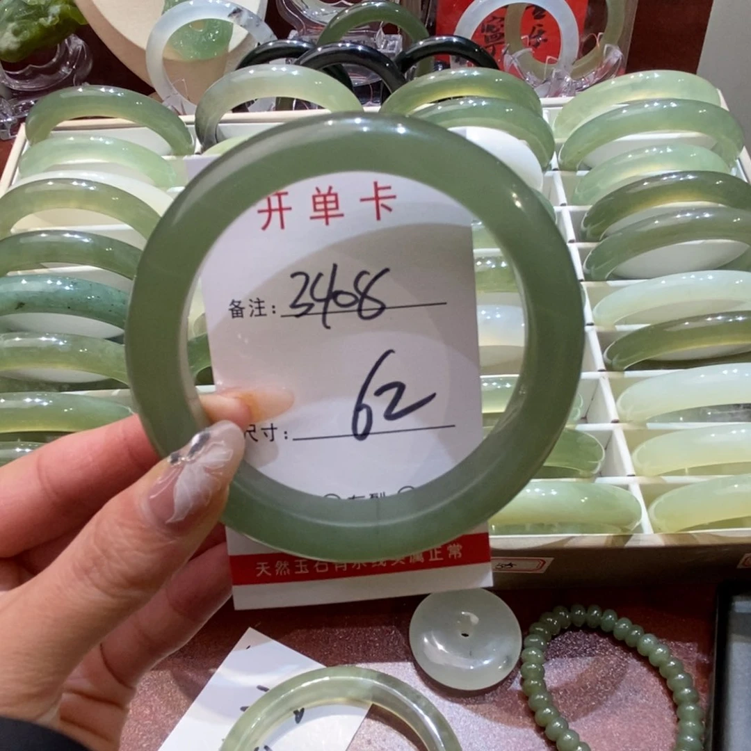 【闪购商品】蛇纹石玉手镯未镶嵌社****士