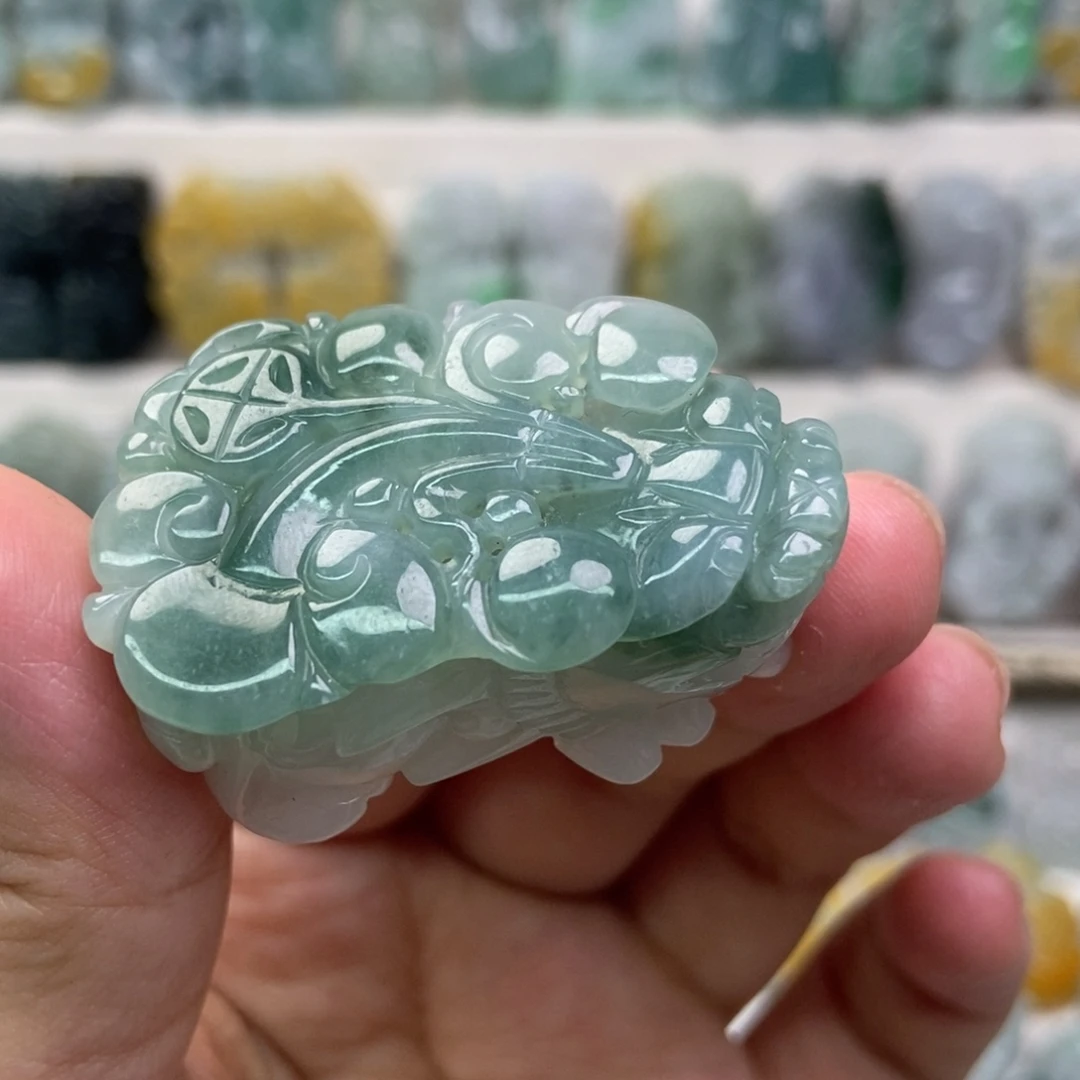 翡翠未镶嵌吊坠(赠链)