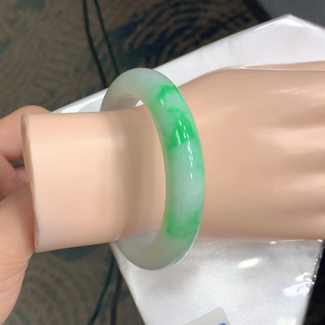 翡翠未镶嵌手镯翡翠