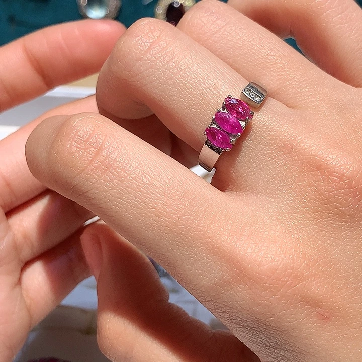 银S925镶嵌戒指红宝石