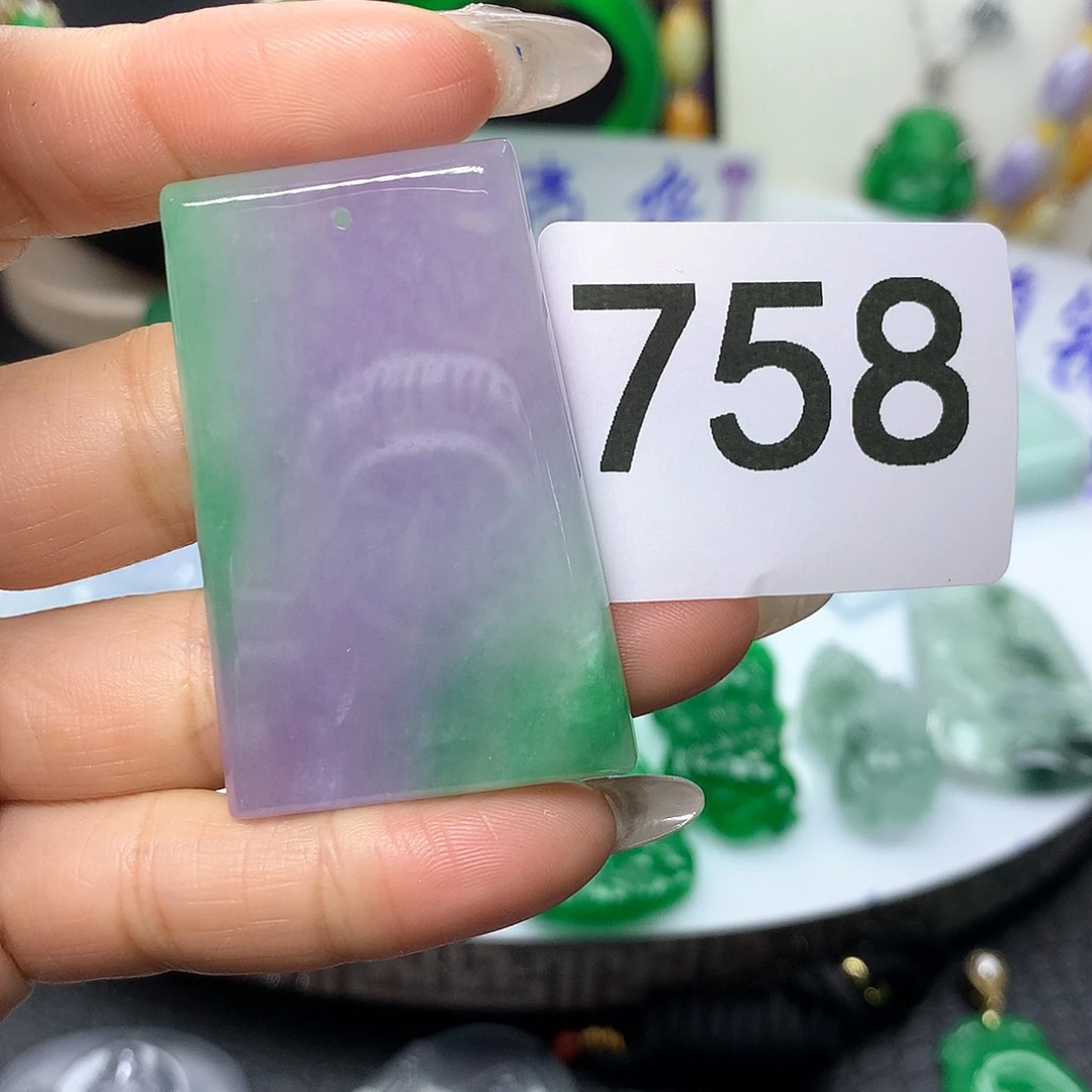 翡翠吊坠(赠链)未镶嵌