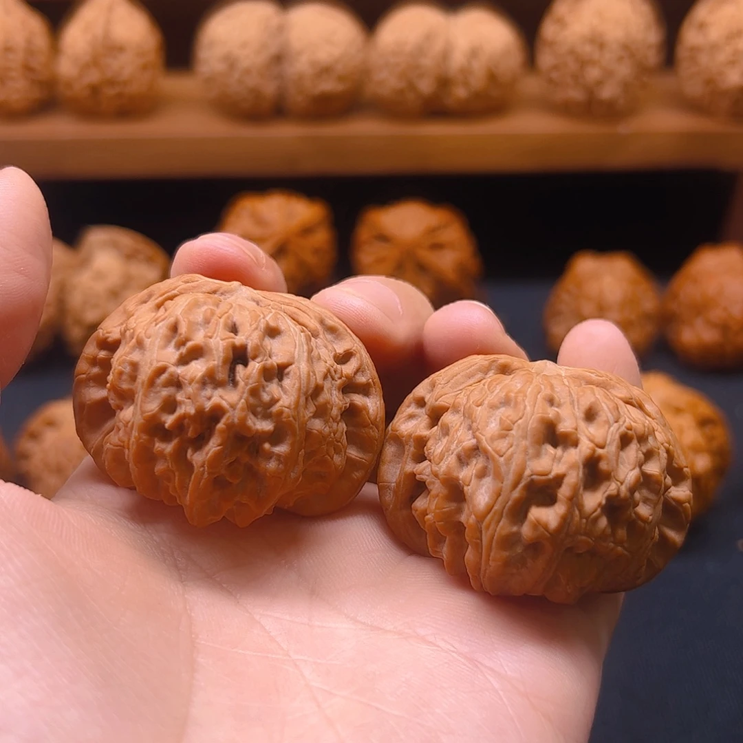 把件核桃红皮白狮子45全品