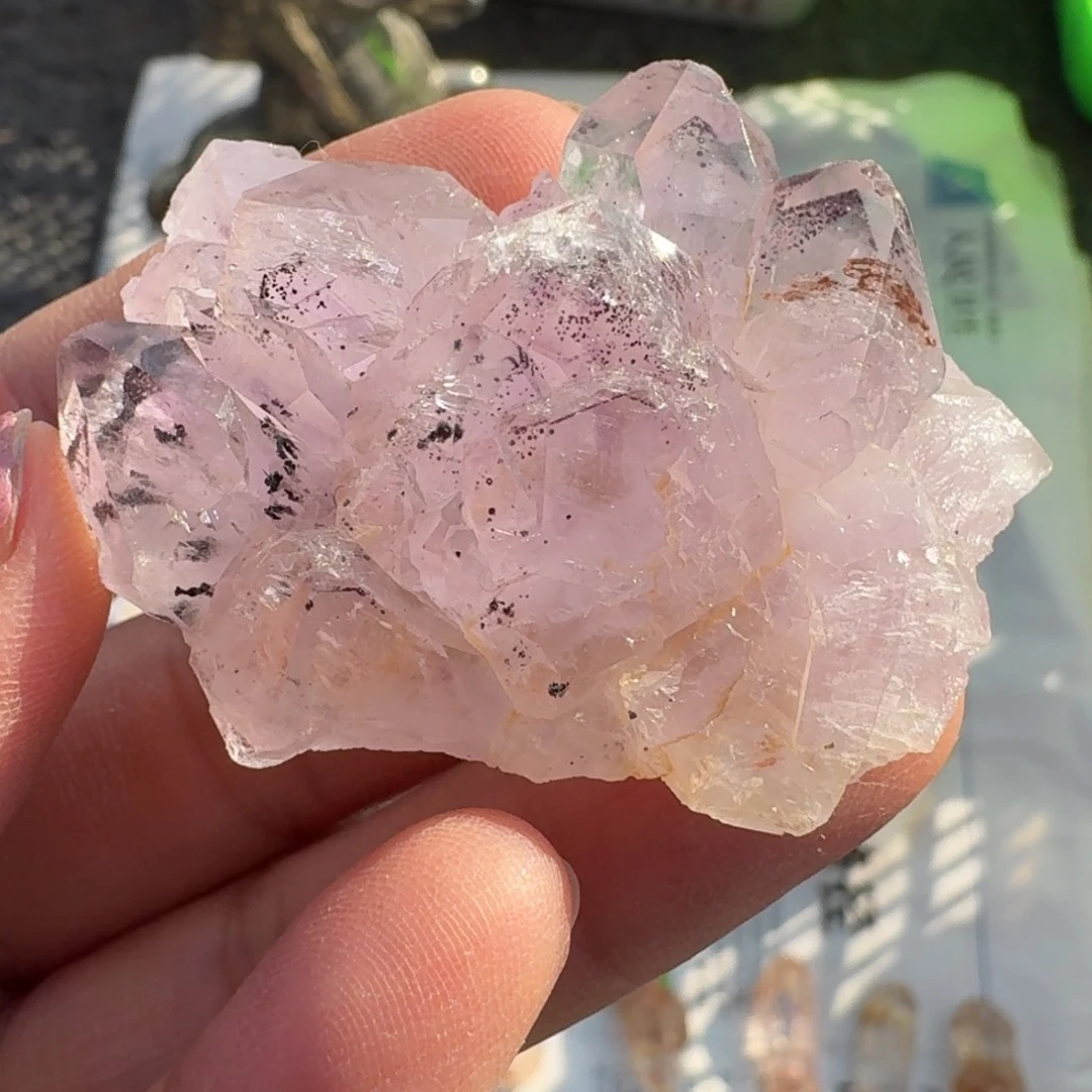 石材花园水晶簇的一个