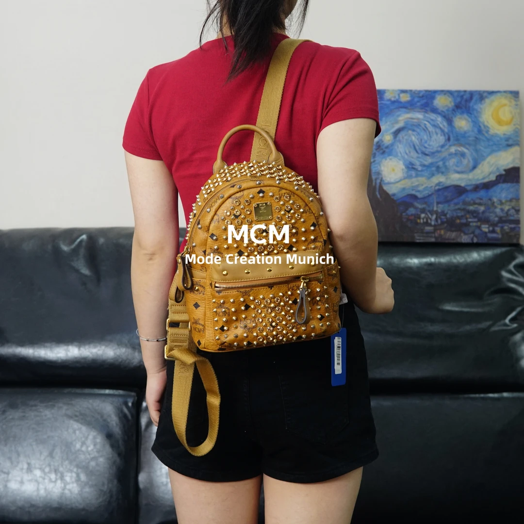 95新 MCM 干邑色铆钉双肩包/EE06720029/0029