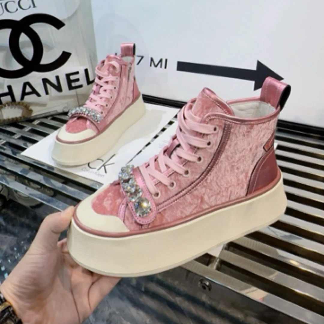 A.M艾墨儿女款2025年早春新款金丝绒水钻厚底时装休闲板鞋