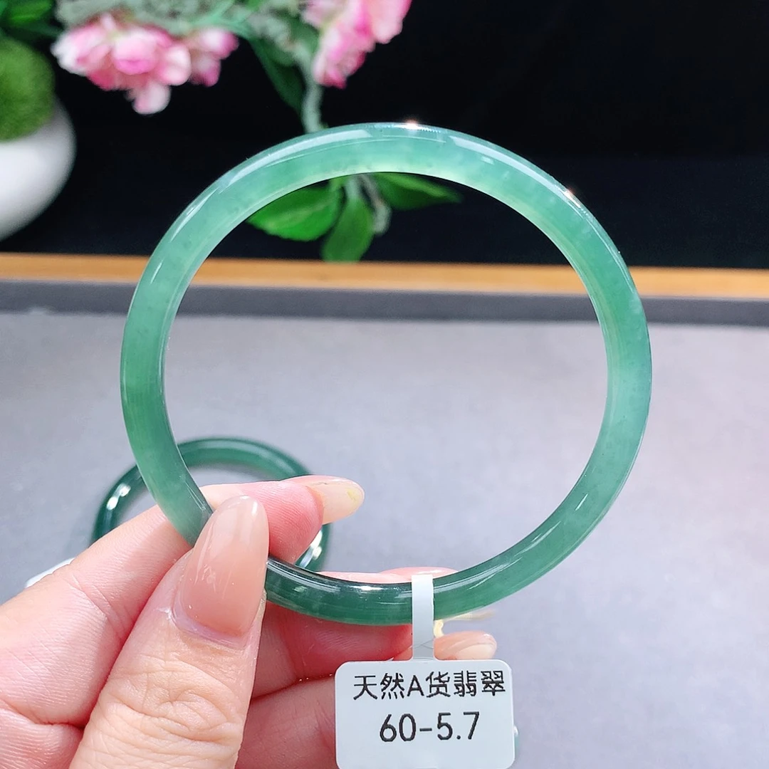 未镶嵌手镯（圆镯）翡翠