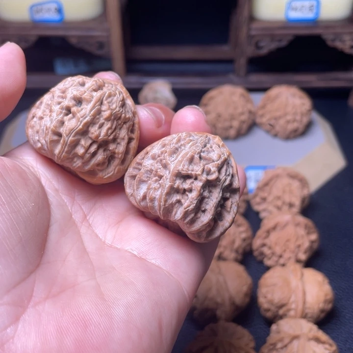 M***g文玩核桃吊坠白狮子37