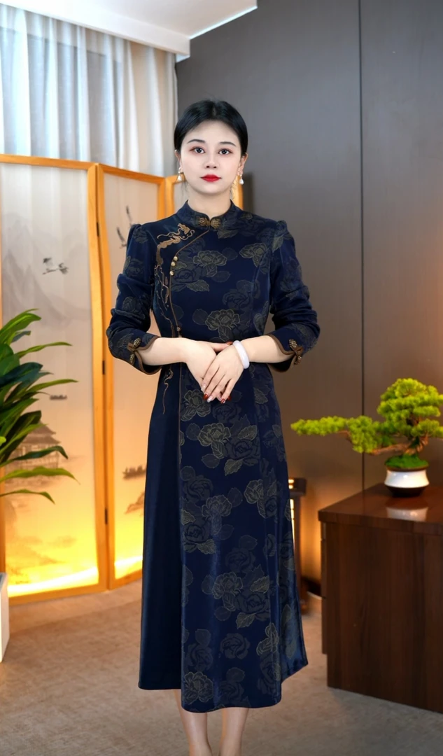 2025年春季新款时尚气质盘扣长袖妈妈装遮肉显瘦中长款优雅连衣裙