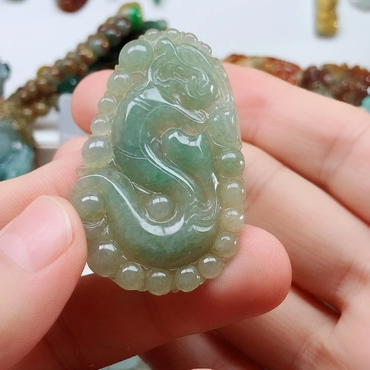翡翠未镶嵌颈饰翡翠