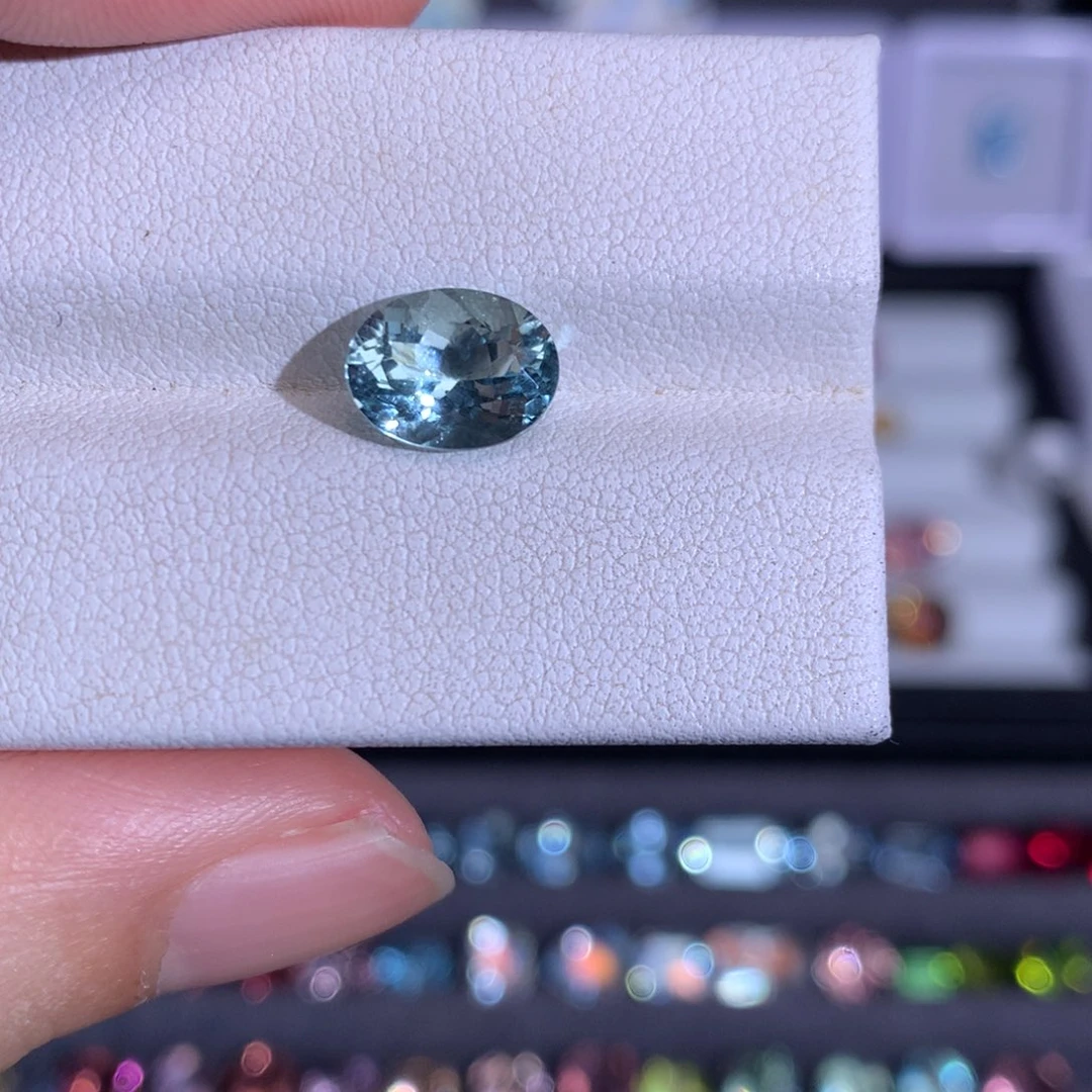 笔搁未镶嵌海蓝宝石2.05ct