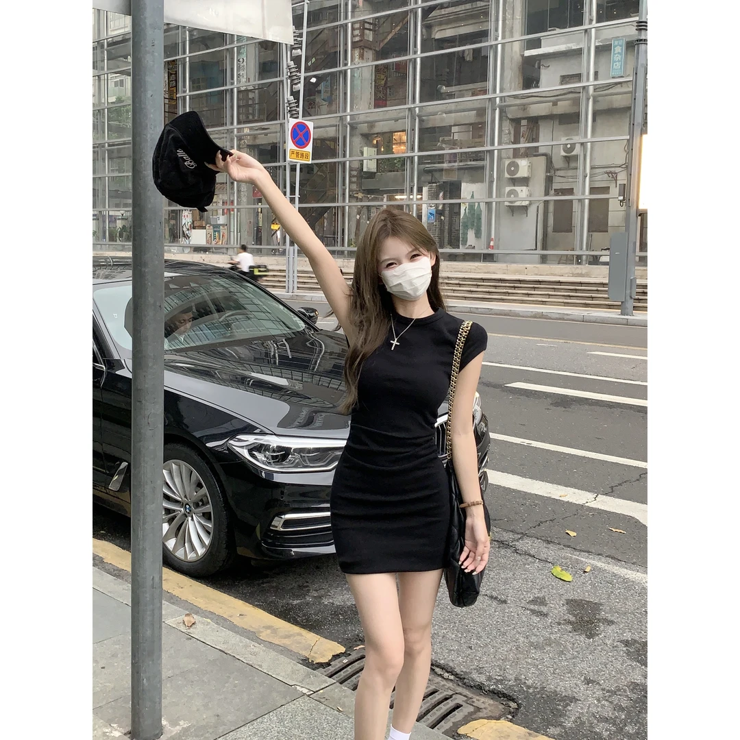 黑色连衣裙女款爆款2024新款小个子高级感修身褶皱小黑裙收腰短裙