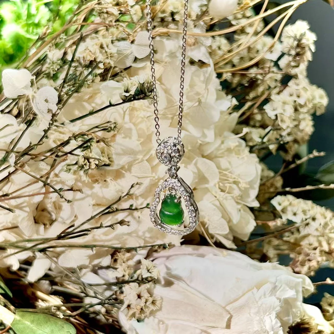 【巨伶石】天然冰绿翡翠葫芦吊坠S925银镶嵌轻奢气质玉坠