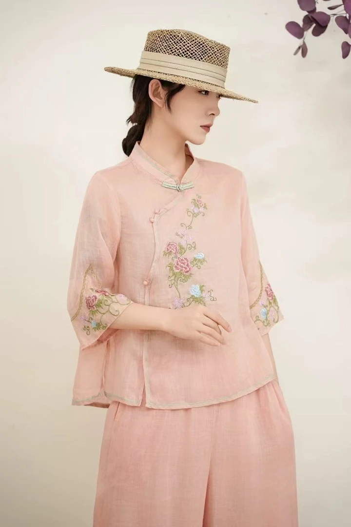 苎麻小衫时尚洋气百搭，舒适透气，吸汗。