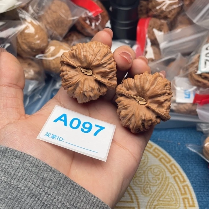 文玩核桃吊坠核桃