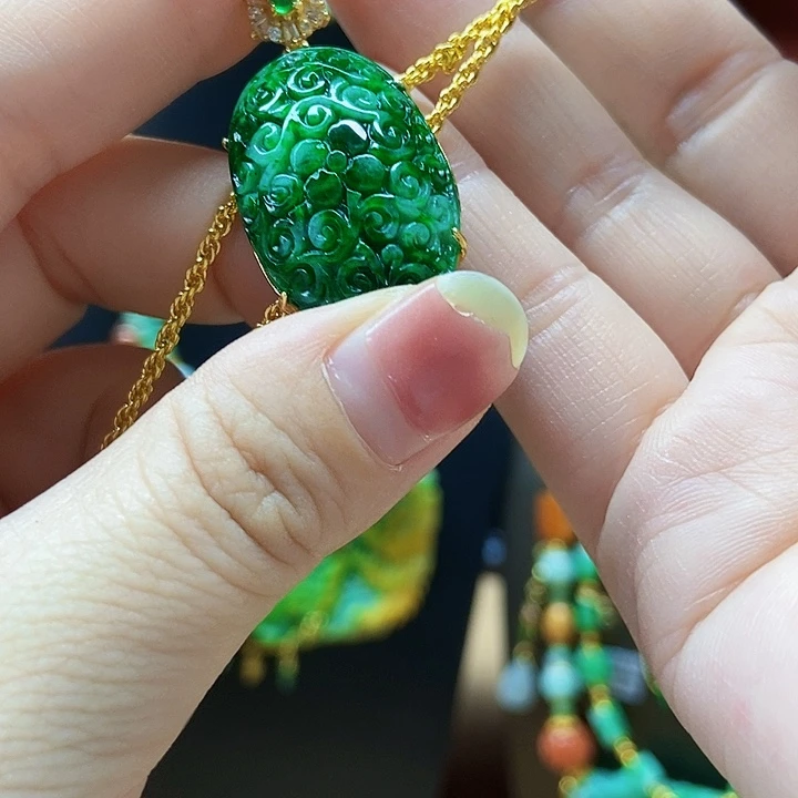 翡翠未镶嵌颈饰吊坠