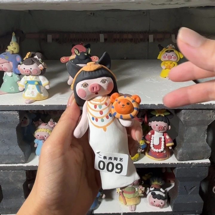 白***婆摆件景德镇陶瓷摆件猪猪猪