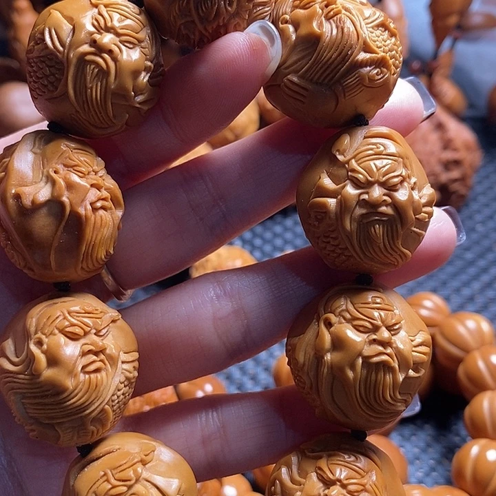 吊坠橄榄核弦**行龙关公