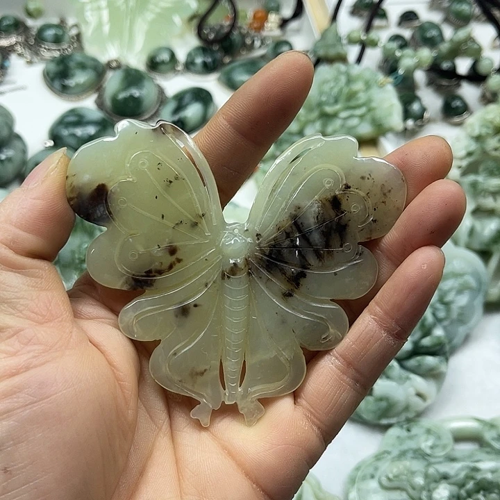 蛇纹石玉未镶嵌颈饰