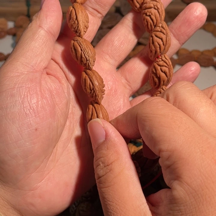 王***玲手串桃核ggfgffggg