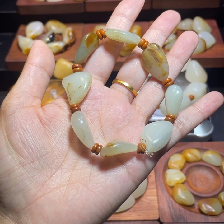 和***一未镶嵌手链和田玉