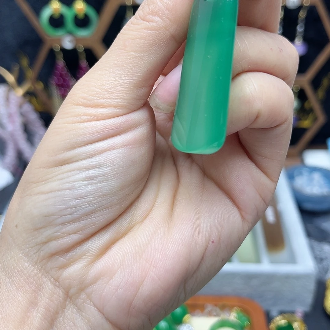 翡翠未镶嵌耳饰无事牌