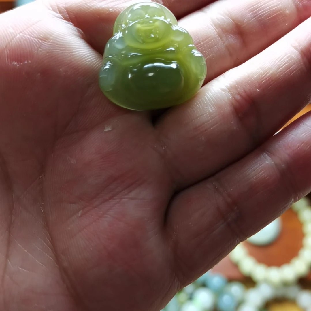 颈饰未镶嵌和田玉（碧玉）