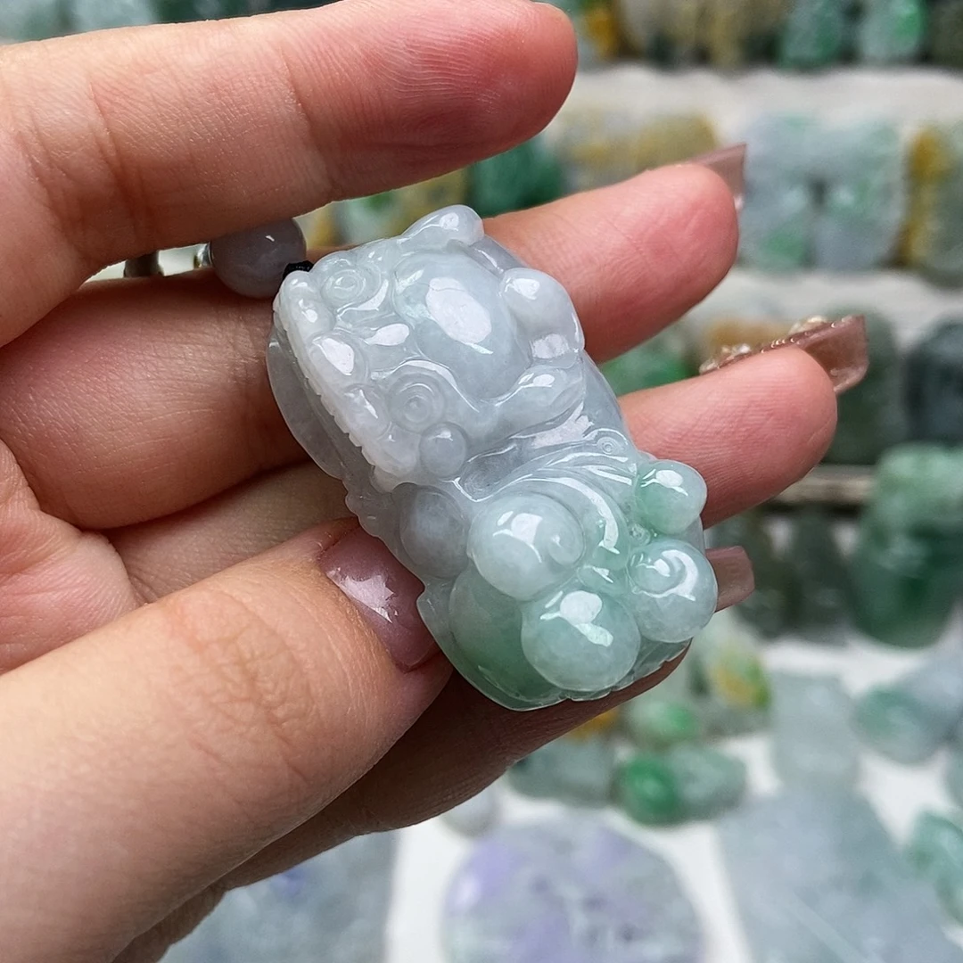 翡翠未镶嵌吊坠(赠链)