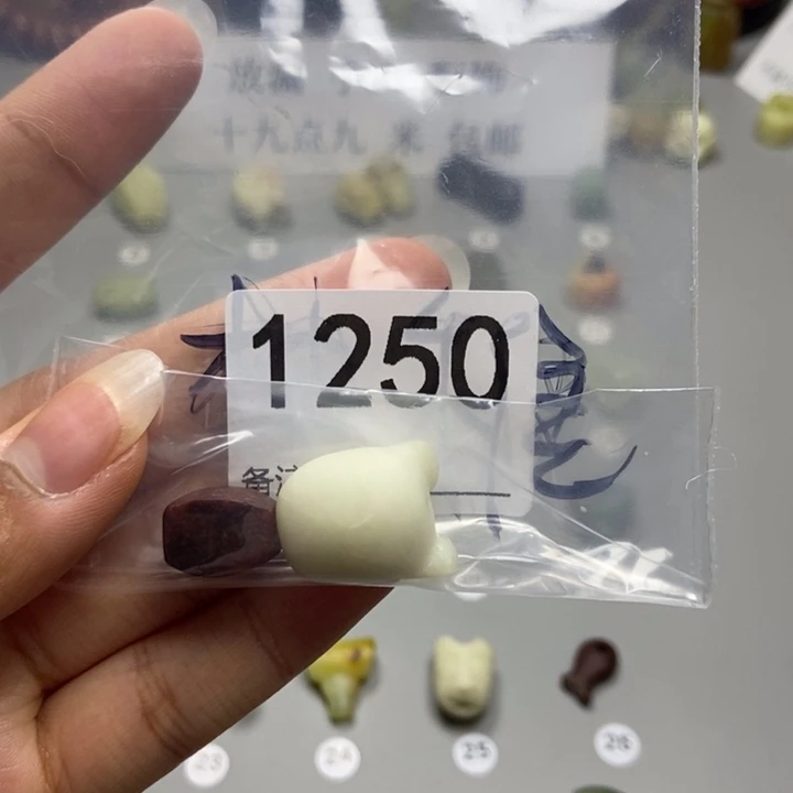 ⁽***⁾蛇纹石玉未镶嵌颈饰