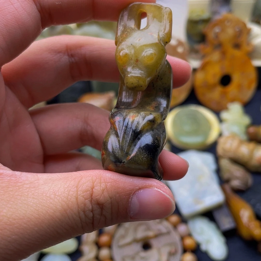 蛇纹石玉未镶嵌颈饰