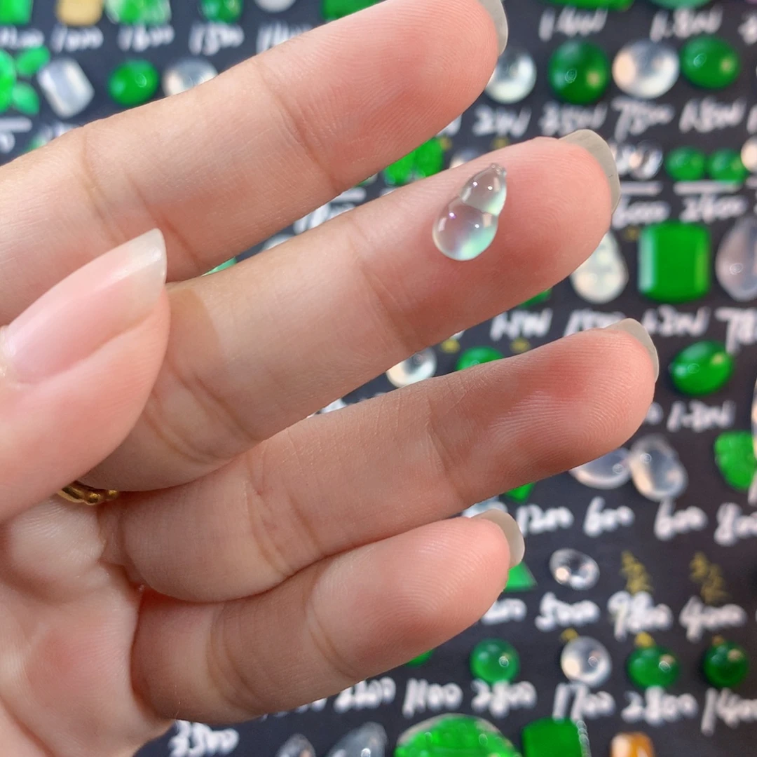 翡翠未镶嵌颈饰小葫芦