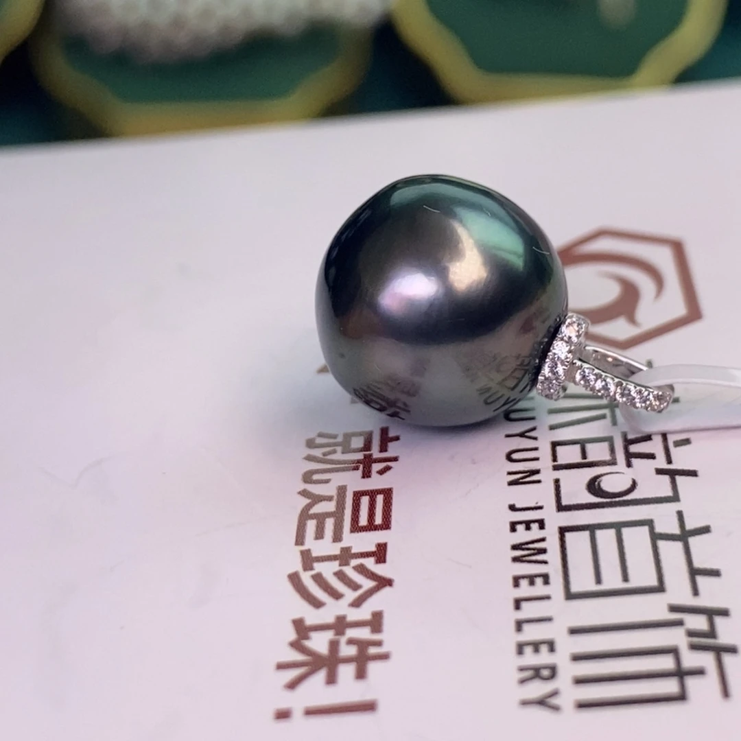 颈饰18K金镶嵌海水珍珠