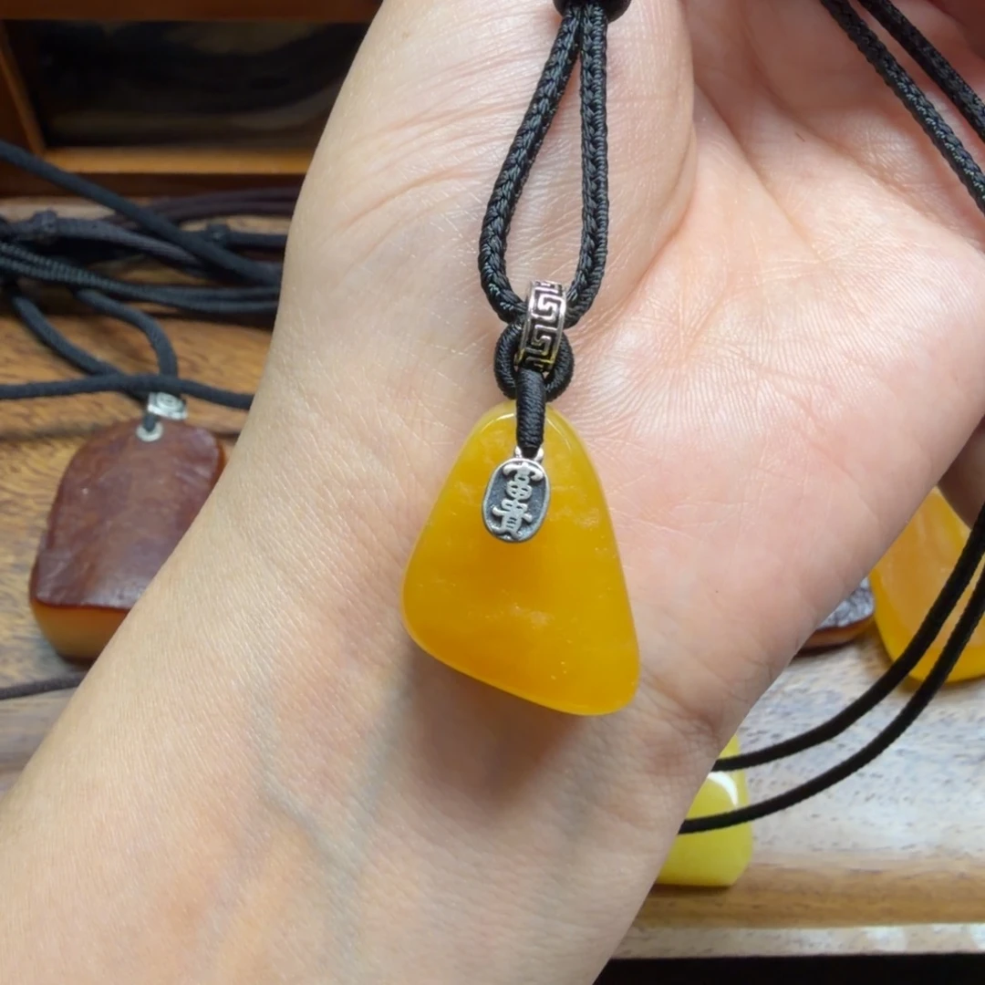 琥珀未镶嵌吊坠(赠链)