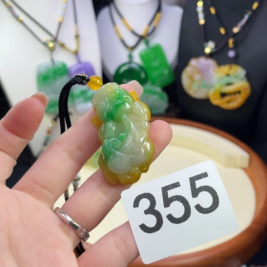 翡翠未镶嵌吊坠(赠链)
