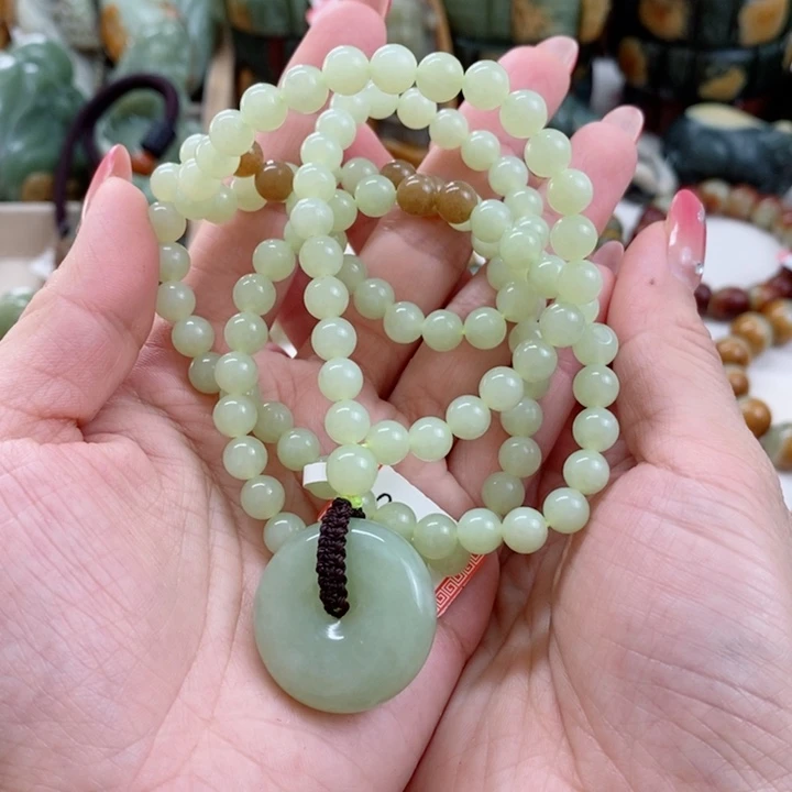 透闪石质玉颈饰未镶嵌